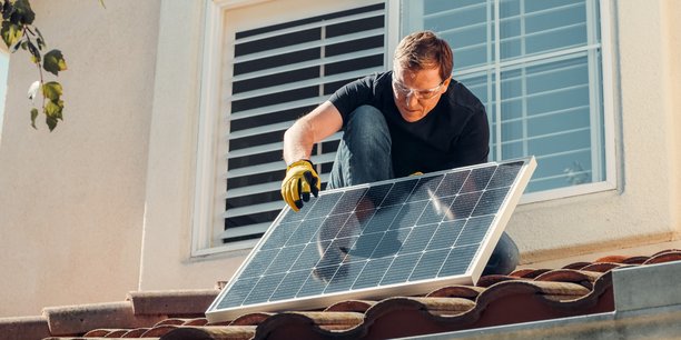 découvrez comment le stockage photovoltaïque peut optimiser votre production d'énergie solaire, en offrant une solution durable pour stocker et utiliser l'énergie renouvelable de manière efficace.