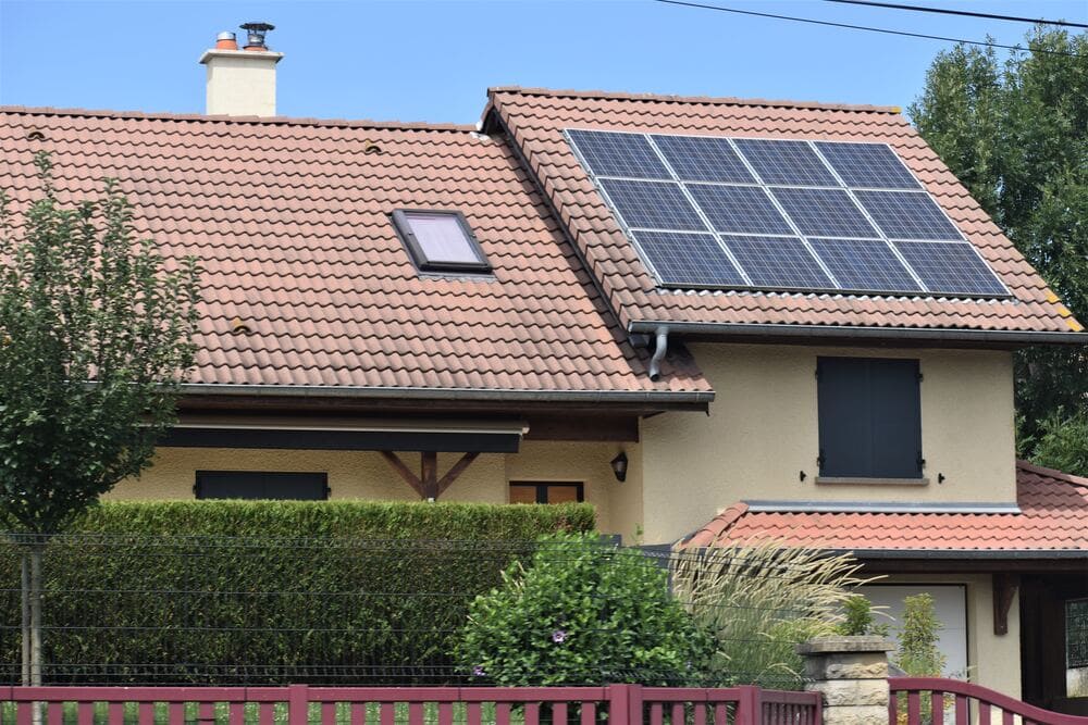 découvrez le concept de surimposition photovoltaïque, une solution innovante qui permet d'optimiser la production d'énergie solaire en combinant plusieurs systèmes photovoltaïques. apprenez comment cette approche améliore l'efficacité énergétique et réduit l'empreinte carbone.