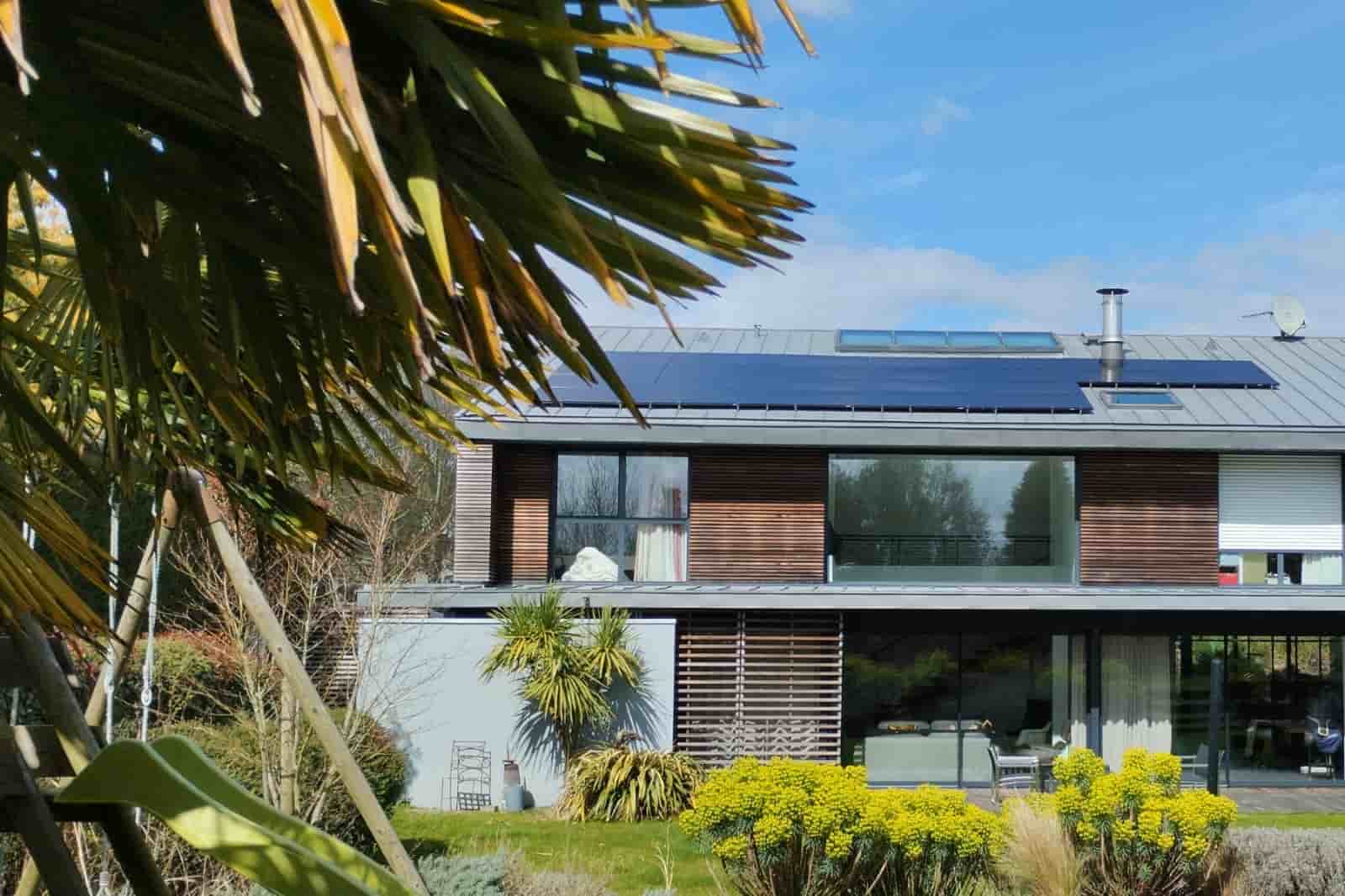 découvrez les avantages d'un toit photovoltaïque en bretagne : énergie renouvelable, économies sur vos factures d'électricité et valorisation de votre patrimoine. optez pour une solution écologique et profitez du soleil breton pour produire votre propre électricité.