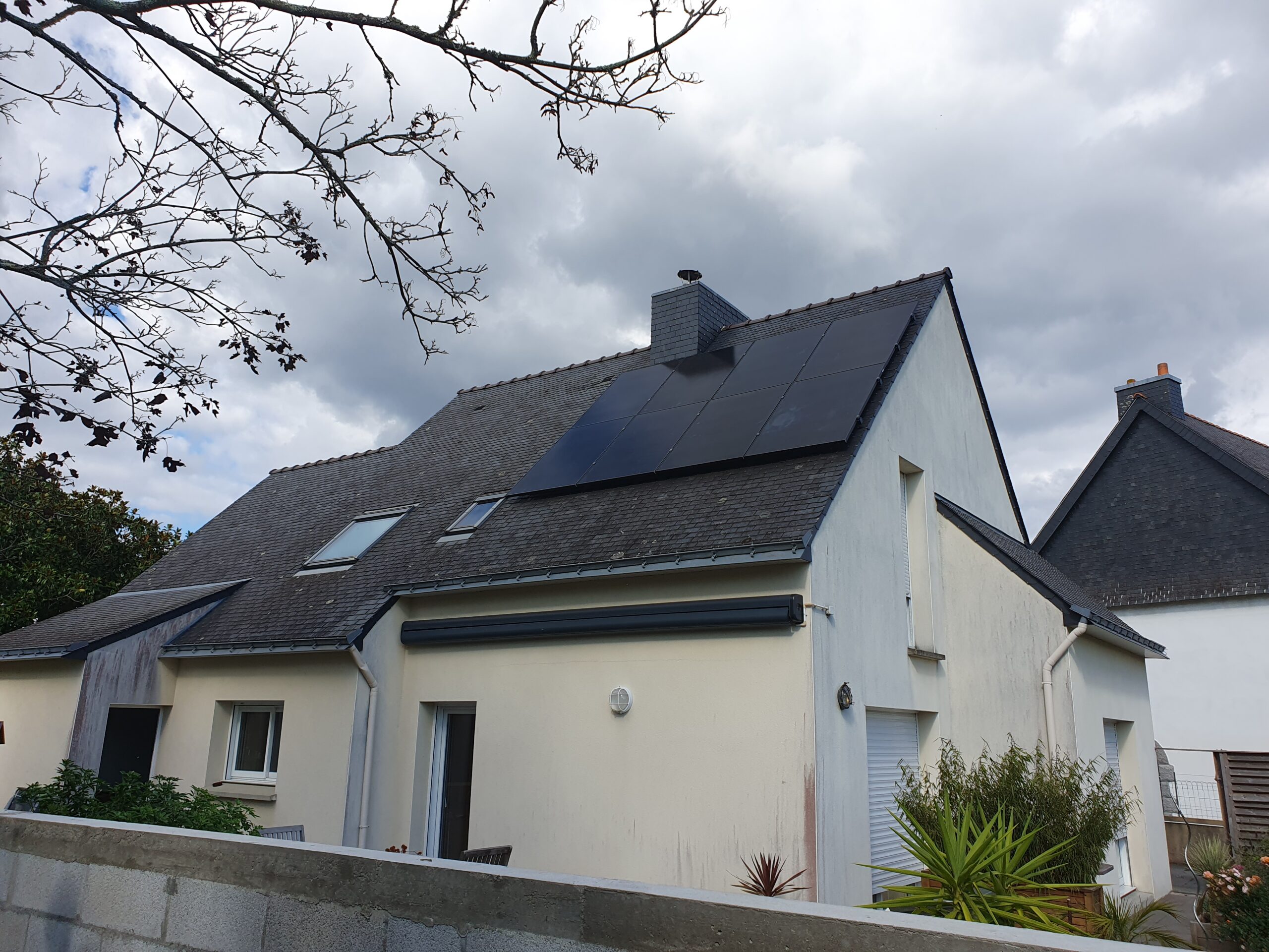 découvrez les avantages d'un toit photovoltaïque en bretagne : une solution écologique et économique pour produire votre propre électricité tout en préservant l'environnement. faites le choix de l'énergie solaire et valorisez votre patrimoine dès aujourd'hui !