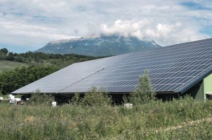 découvrez les avantages de la toiture agricole photovoltaïque, une solution innovante qui combine production d'énergie solaire et préservation des terres agricoles. optimisez vos espaces tout en contribuant à la transition énergétique.