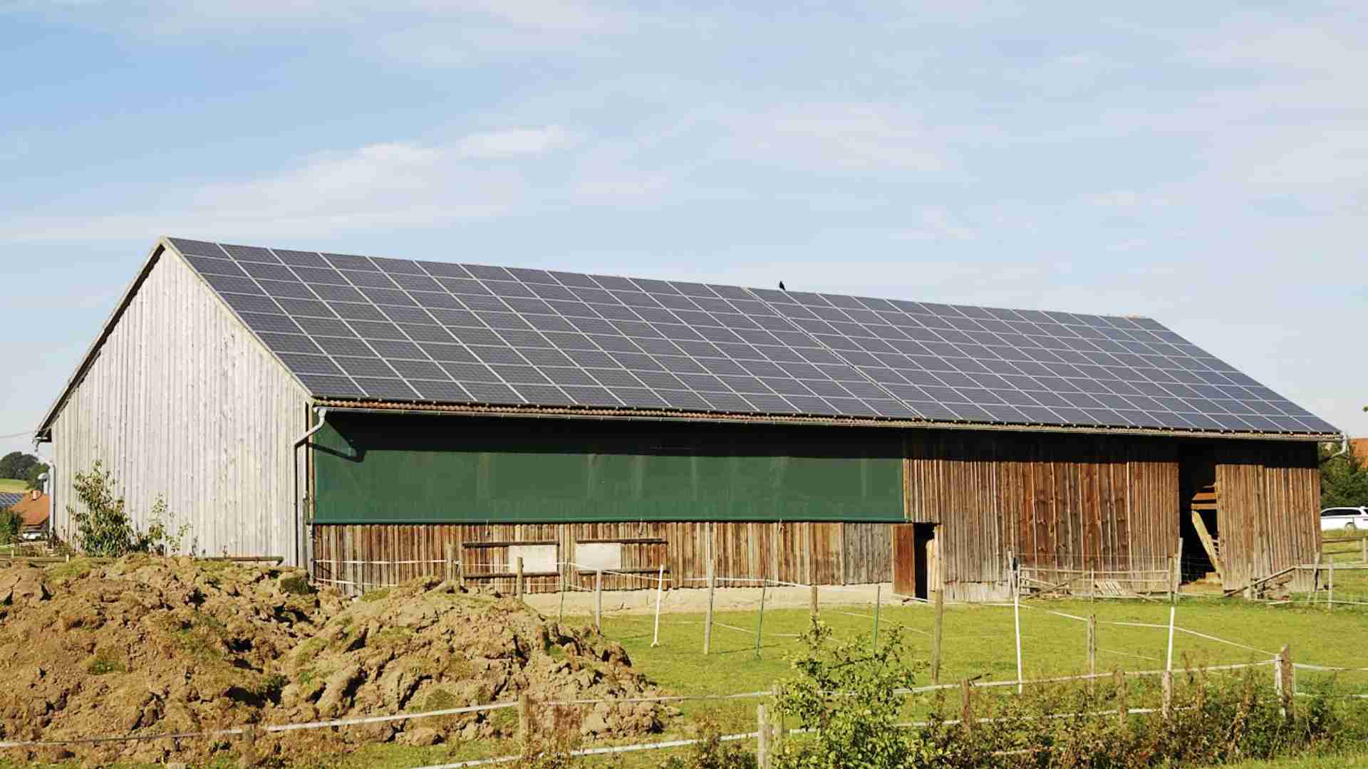 découvrez les avantages de la toiture agricole photovoltaïque, une solution durable pour produire de l'énergie renouvelable tout en préservant vos cultures. optimisez votre exploitation grâce à des panneaux solaires adaptés aux espaces agricoles.