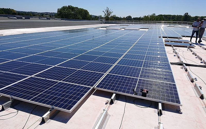 découvrez les avantages d'une toiture photovoltaïque pour une production d'énergie renouvelable et une réduction de votre facture d'électricité. optez pour une solution durable et respectueuse de l'environnement tout en augmentant la valeur de votre bien immobilier.
