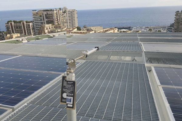 découvrez les avantages de la toiture photovoltaïque pour une énergie durable et économiquement rentable. transformez votre toit en source d'énergie renouvelable et réduisez votre empreinte carbone tout en réalisant des économies sur vos factures d'électricité.