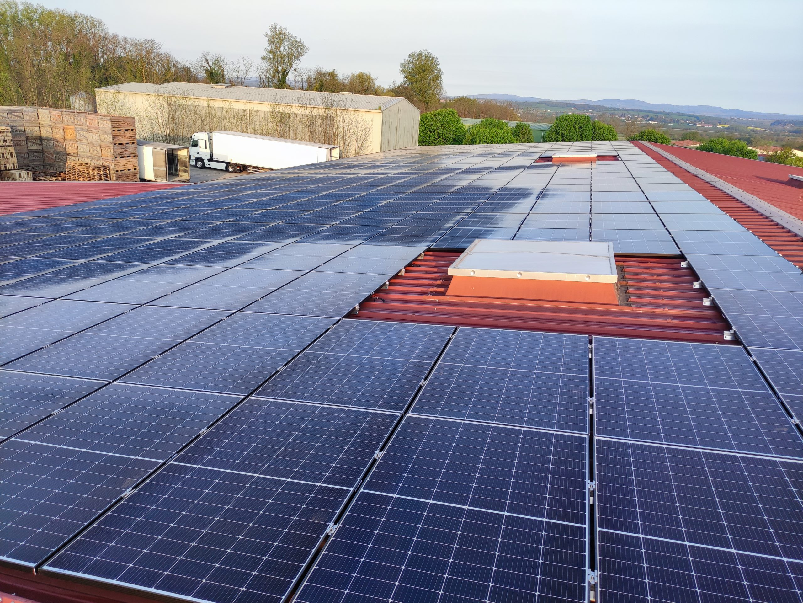 découvrez les avantages de la toiture solaire : une solution écologique et économique pour produire votre propre énergie. transformez votre toit en source d'énergie renouvelable et réduisez votre facture d'électricité tout en préservant l'environnement.