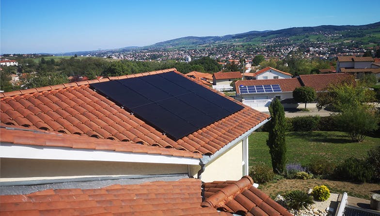 découvrez les avantages de la toiture solaire pour votre maison. optez pour une solution écologique et économique qui optimise votre consommation d'énergie tout en préservant l'environnement. transformez votre toit en une source d'énergie renouvelable et augmentez la valeur de votre propriété.