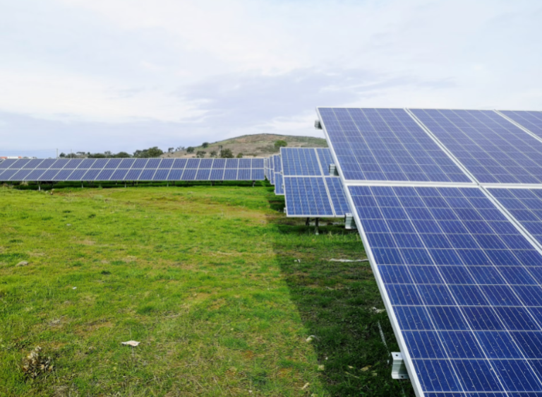 découvrez tout ce qu'il faut savoir sur la tva photovoltaïque en 2025 : taux applicables, régulations en vigueur et implications pour les investissements solaires. maximisez vos économies tout en contribuant à une énergie durable.