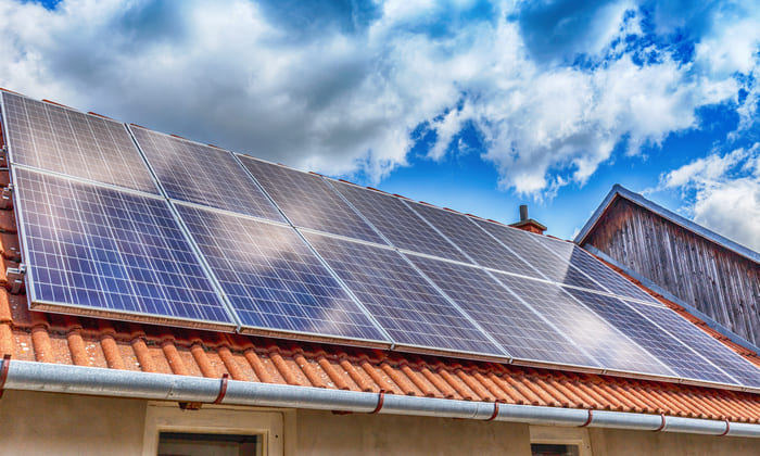 découvrez comment bénéficier de l'aide pour l'installation de panneaux solaires en 2025. optimisez votre énergie renouvelable et réduisez vos factures avec les subventions et aides financières disponibles. informez-vous sur les démarches à suivre et les avantages écologiques.