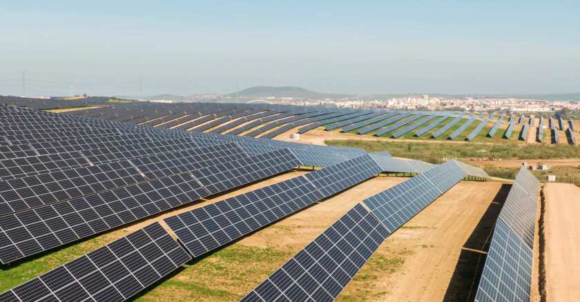 découvrez notre guide complet sur l'aide aux panneaux solaires en espagne. informez-vous sur les subventions disponibles, les démarches à suivre et les avantages fiscaux pour optimiser votre installation solaire et contribuer à une énergie renouvelable durable.