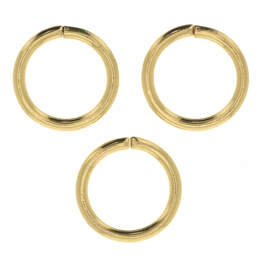 découvrez notre vaste sélection d'anneaux, allant des pièces élégantes en or aux créations modernes en argent. trouvez l'anneau parfait pour chaque occasion, que ce soit un bijou symbolique ou un accessoire tendance.