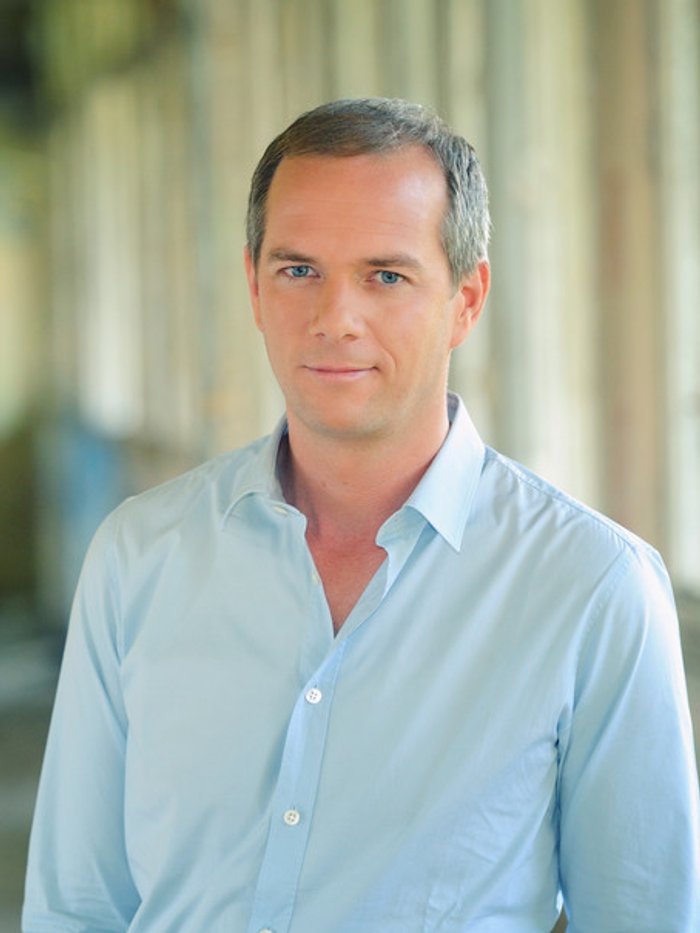 découvrez l'univers d'arnaud, un prénom chargé de charme et de caractère. plongez dans l'histoire, la signification et les personnalités emblématiques qui portent ce nom. explorez l'impact d'arnaud dans diverses cultures et sociétés.