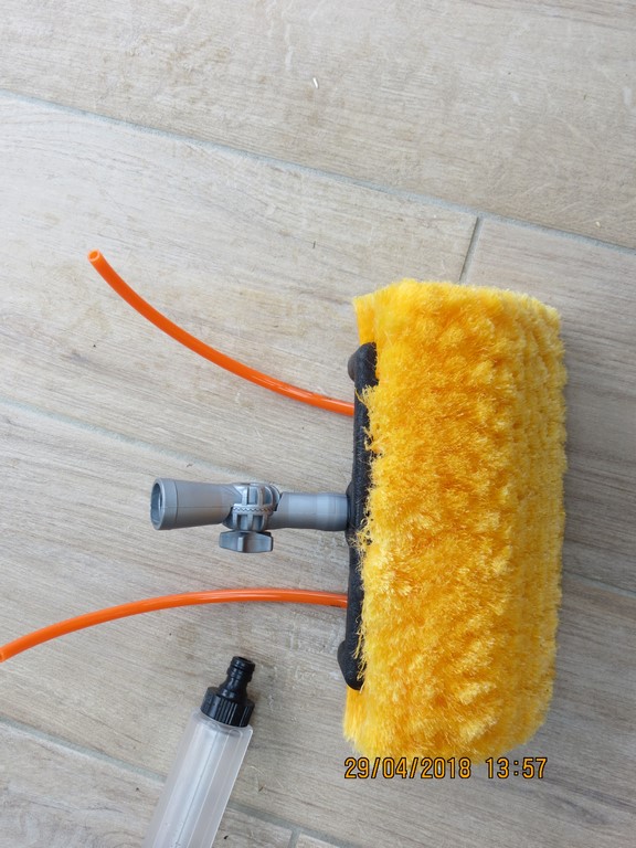 découvrez notre balai spécialement conçu pour le nettoyage de vos panneaux solaires. assurez un maximum d'efficacité et de longévité à vos installations solaires avec notre outil pratique et performant.