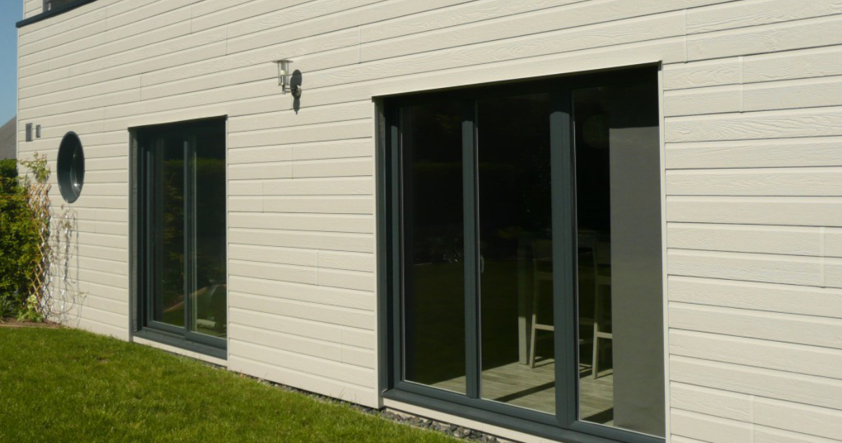 découvrez le bardage pv, une solution innovante et esthétique pour revêtir vos façades. offrant durabilité et performance énergétique, le bardage photovoltaïque transforme votre bâtiment en source d'énergie renouvelable tout en embellissant votre espace. optez pour une construction durable et moderne!