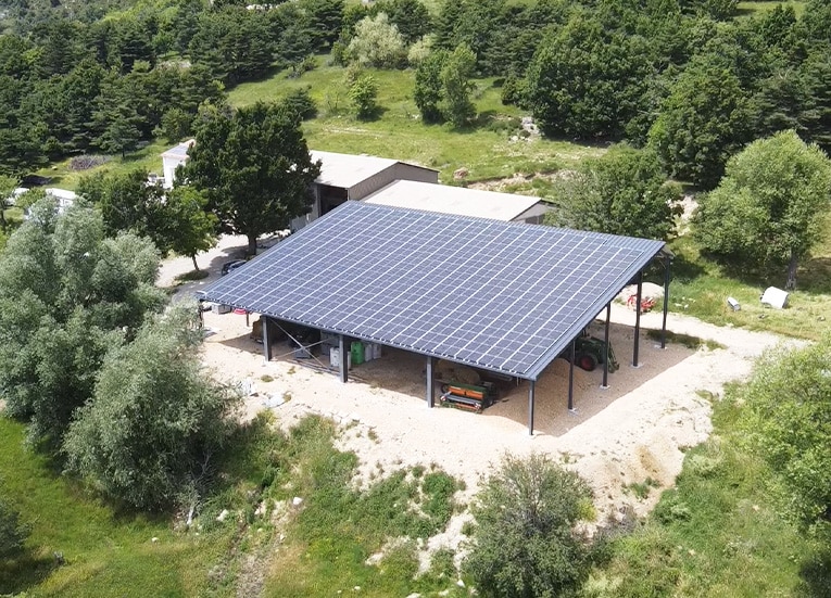 découvrez nos bâtiments photovoltaïques clés en main, conçus pour allier performance énergétique et simplicité d'installation. optez pour une solution durable et économique, tout en bénéficiant d'un accompagnement personnalisé de la conception à la mise en service.