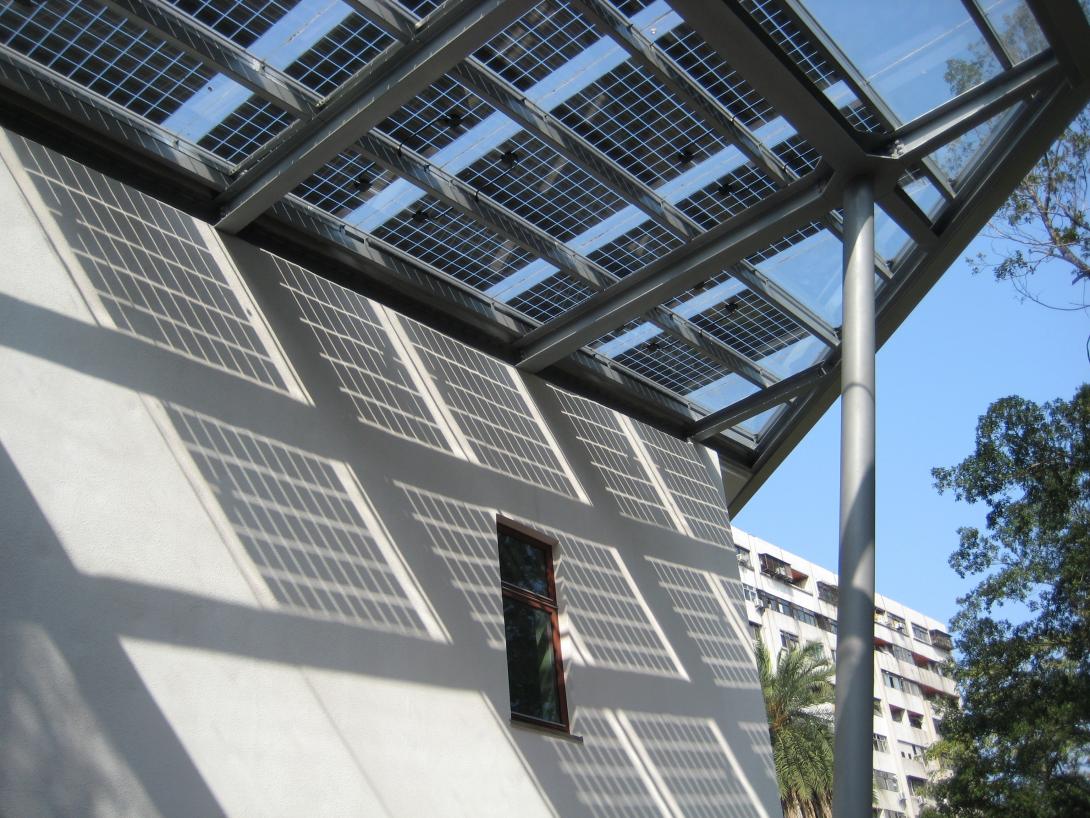 découvrez le brise soleil pv, une solution innovante pour optimiser l'éclairage naturel tout en protégeant votre espace des rayons du soleil. explorez ses avantages en matière d'efficacité énergétique et de confort visuel pour un intérieur agréablement lumineux et agréable.