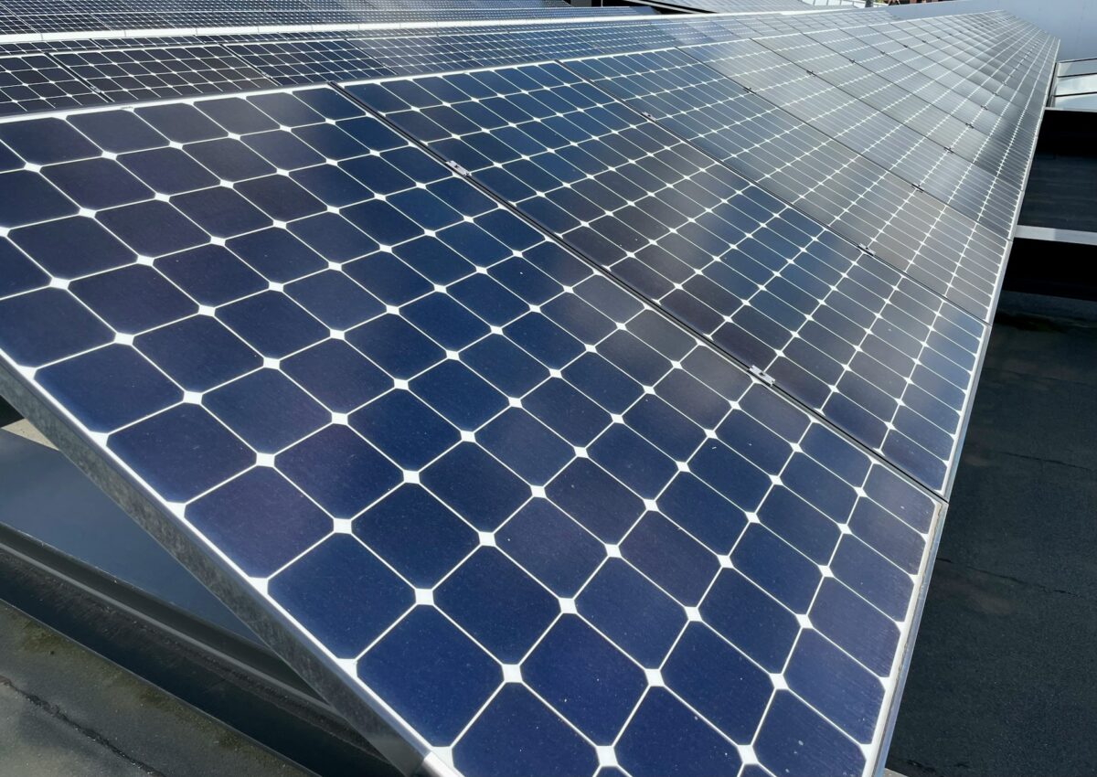 découvrez notre service de consultant en photovoltaïque (pv), spécialisé dans l'optimisation de vos projets solaires. bénéficiez de conseils experts pour maximiser l'efficacité de vos installations énergétiques tout en réduisant votre empreinte carbone.
