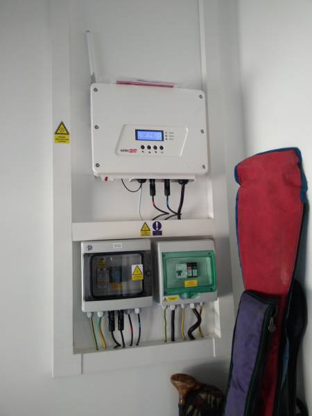 découvrez nos services d'électricien spécialisé en photovoltaïque (pv) pour une installation de panneaux solaires performante et de qualité. profitez d'énergies renouvelables et réduisez vos factures d'électricité grâce à notre expertise.