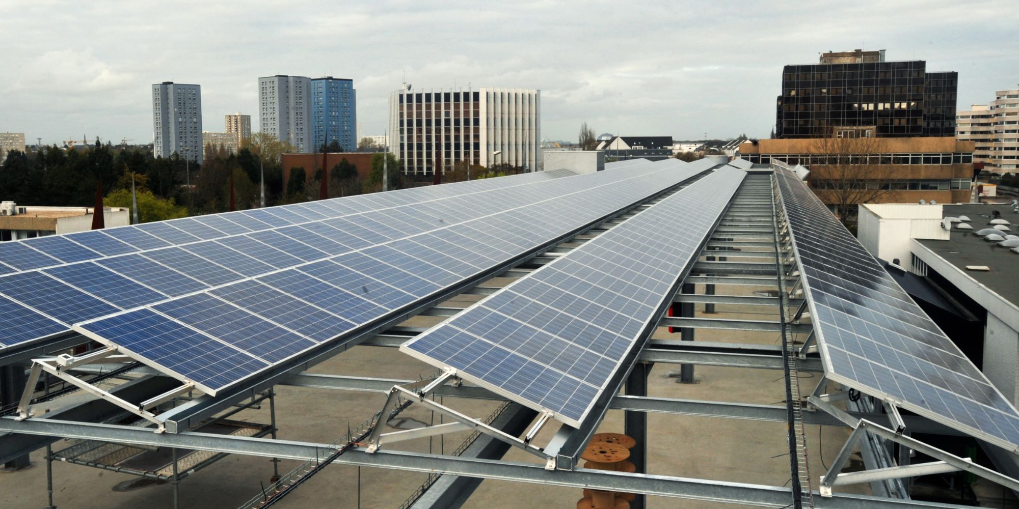 découvrez comment les panneaux photovoltaïques peuvent transformer votre consommation d'énergie grâce à des incitations financières et des solutions durables. profitez d'un avenir énergétique plus vert tout en réduisant vos factures d'électricité.