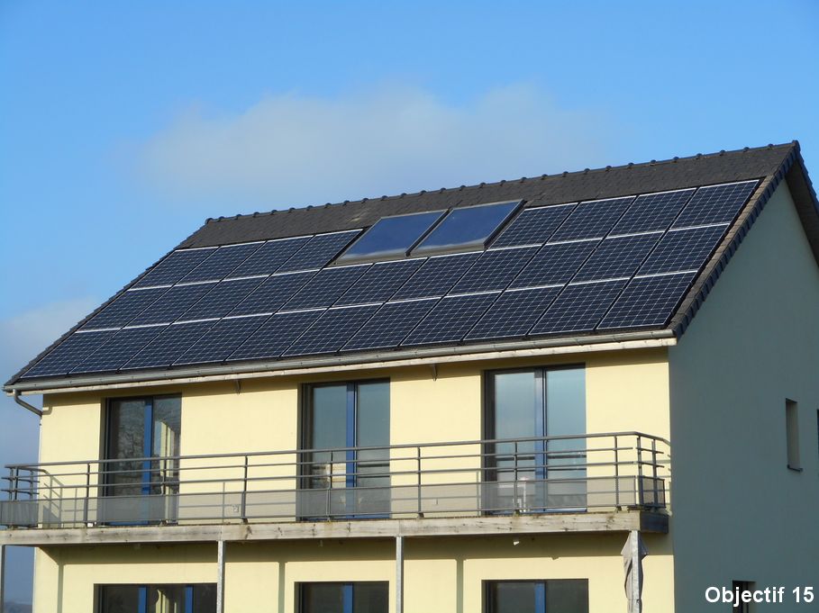 découvrez l'impact environnemental de l'énergie grise liée aux panneaux photovoltaïques. comprenez comment leur fabrication influence le bilan écologique global et explorez des solutions pour minimiser leur empreinte carbone tout en profitant des avantages de l'énergie solaire.