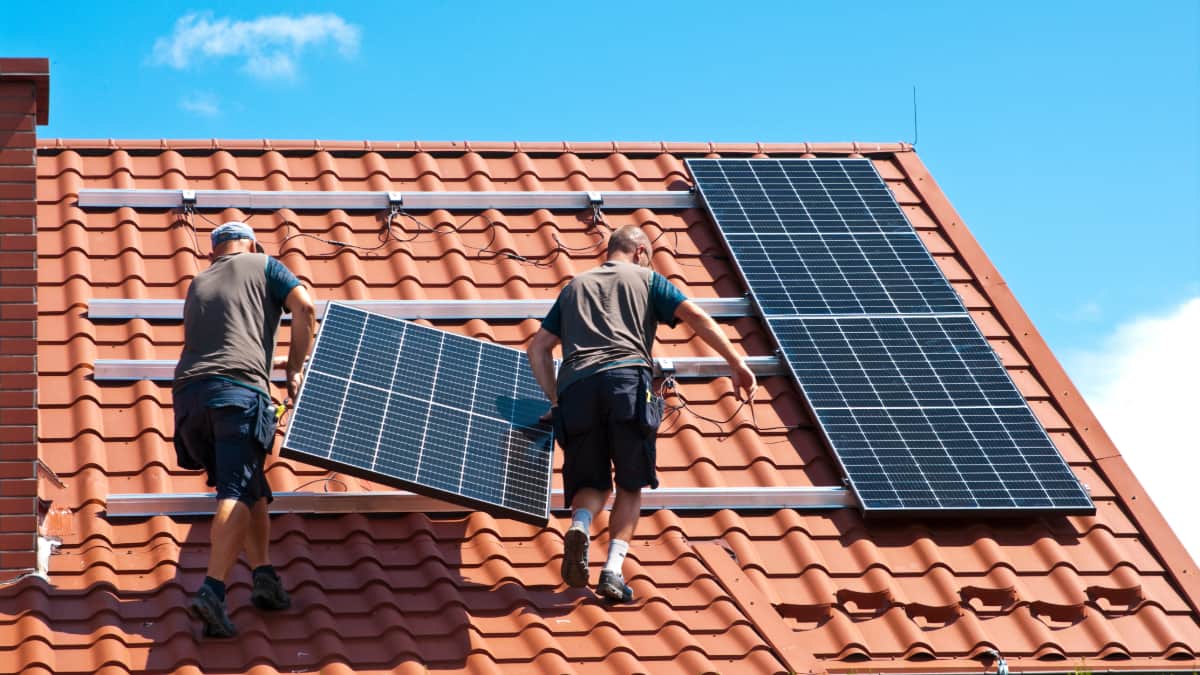 découvrez tout ce que vous devez savoir sur les panneaux solaires : fonctionnement, avantages, coûts, et dernières innovations en matière d'énergie solaire. informez-vous pour faire des choix éclairés et durables pour votre consommation d'énergie.