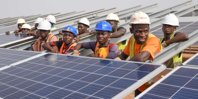 découvrez le métier d'ingénieure photovoltaïque, expert en conception et optimisation de systèmes solaires pour une énergie renouvelable durable. apprenez comment ces professionnelles innovent et contribuent à la transition énergétique.