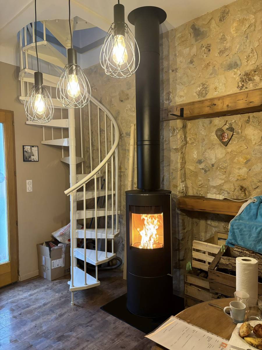 découvrez nos services d'installation de cheminées, offrant expertise et qualité pour créer un espace chaleureux et accueillant dans votre maison. faites confiance à nos installateurs certifiés pour un résultat à la hauteur de vos attentes.