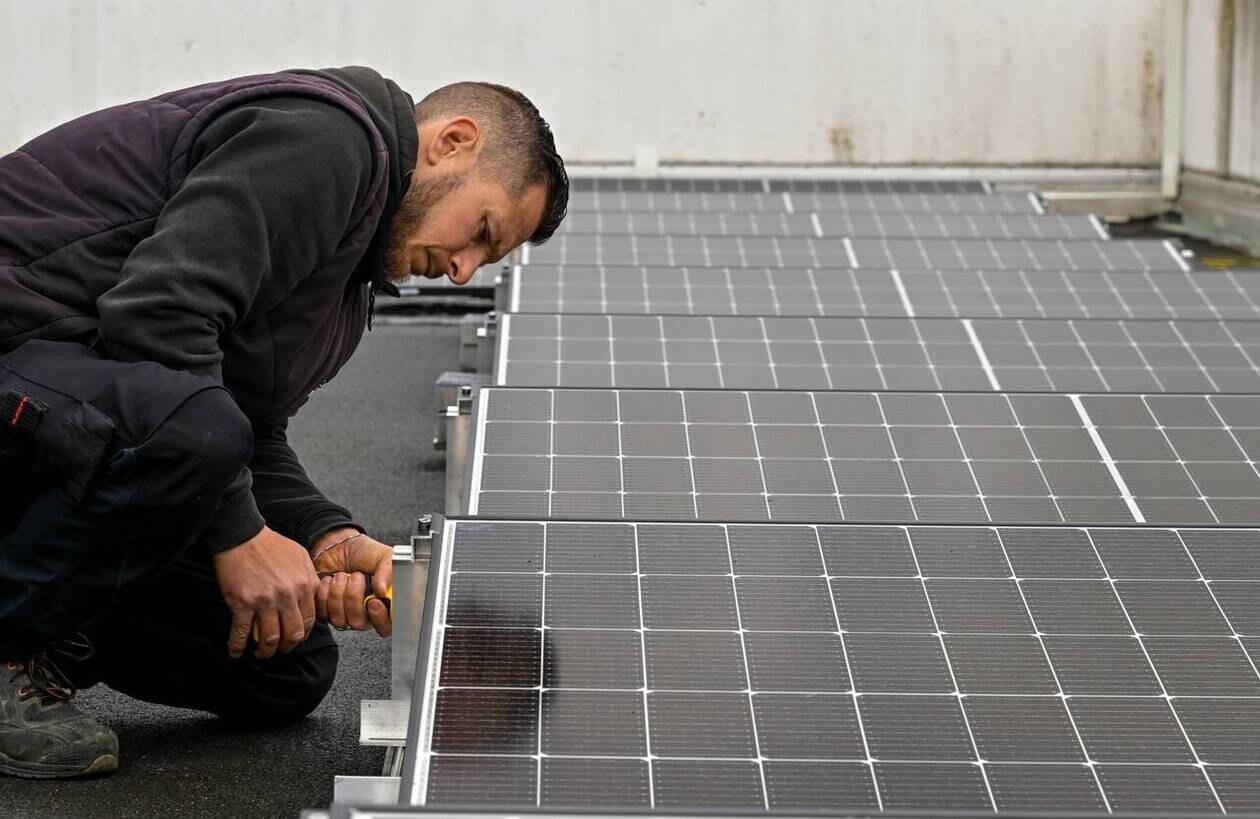 découvrez jcm solaire, votre expert en solutions d'énergie solaire. profitez d'installations photovoltaïques innovantes et écologiques pour réduire vos factures d'électricité et contribuer à la protection de l'environnement.