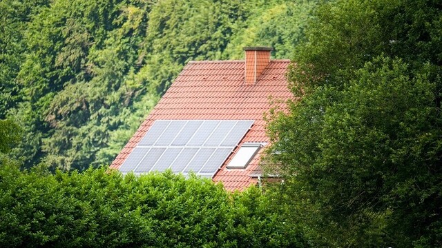découvrez l'importance de l'ombrage dans les systèmes photovoltaïques (pv) : comment optimiser votre installation pour maximiser la production d'énergie solaire tout en minimisant les effets négatifs de l'ombre sur vos panneaux. informez-vous sur les solutions et meilleures pratiques pour garantir une performance optimale de vos équipements.