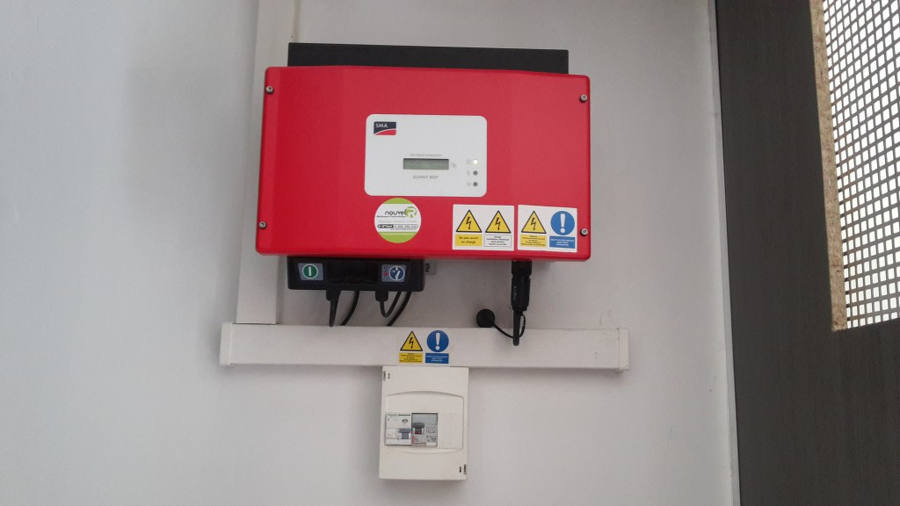 découvrez l'ondulateur sma, un équipement de pointe conçu pour optimiser vos installations solaires. profitez d'une performance énergétique accrue et d'une gestion intelligente de votre production d'électricité.