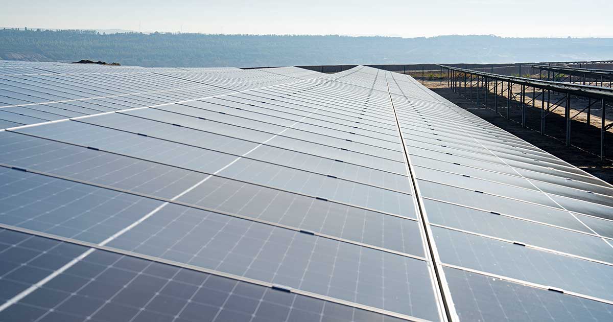 découvrez tout sur les panneaux solaires en france : avantages, fonctionnement, aides financières et installations. optez pour une énergie renouvelable et durable tout en réduisant vos factures d'électricité.