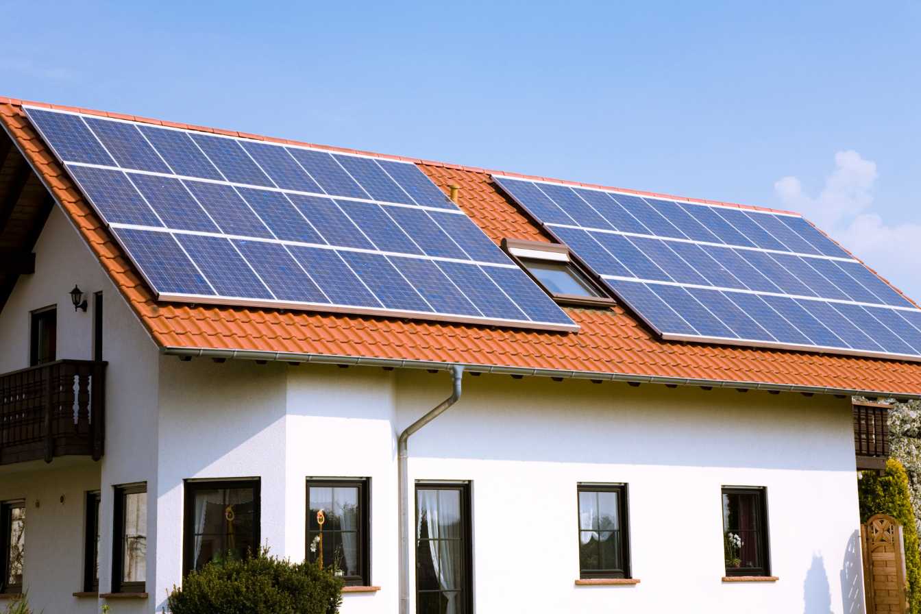 découvrez comment installer un panneau solaire à votre maison pour réduire vos factures d'énergie et contribuer à un avenir plus durable. apprenez les avantages, les options disponibles et les étapes pour intégrer l'énergie solaire dans votre habitation.