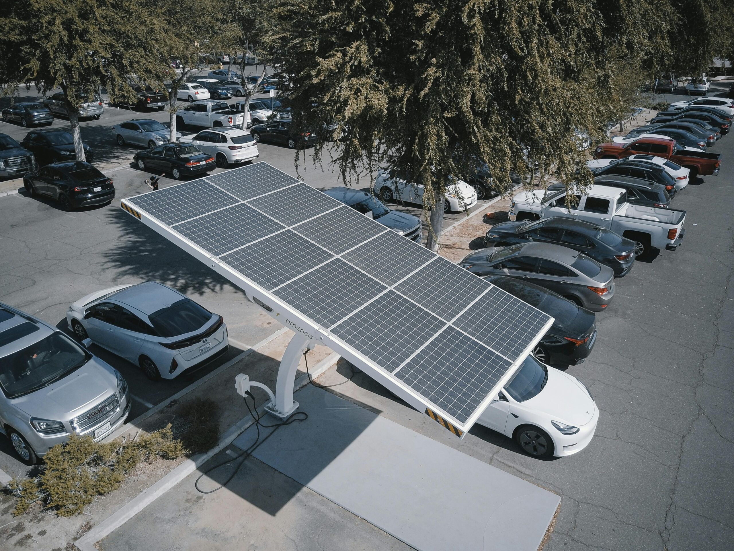 découvrez comment le parking solaire révolutionne la mobilité durable en offrant des solutions de stationnement écologiques et des avantages énergétiques. optez pour une alternative innovante qui combine praticité et respect de l'environnement.