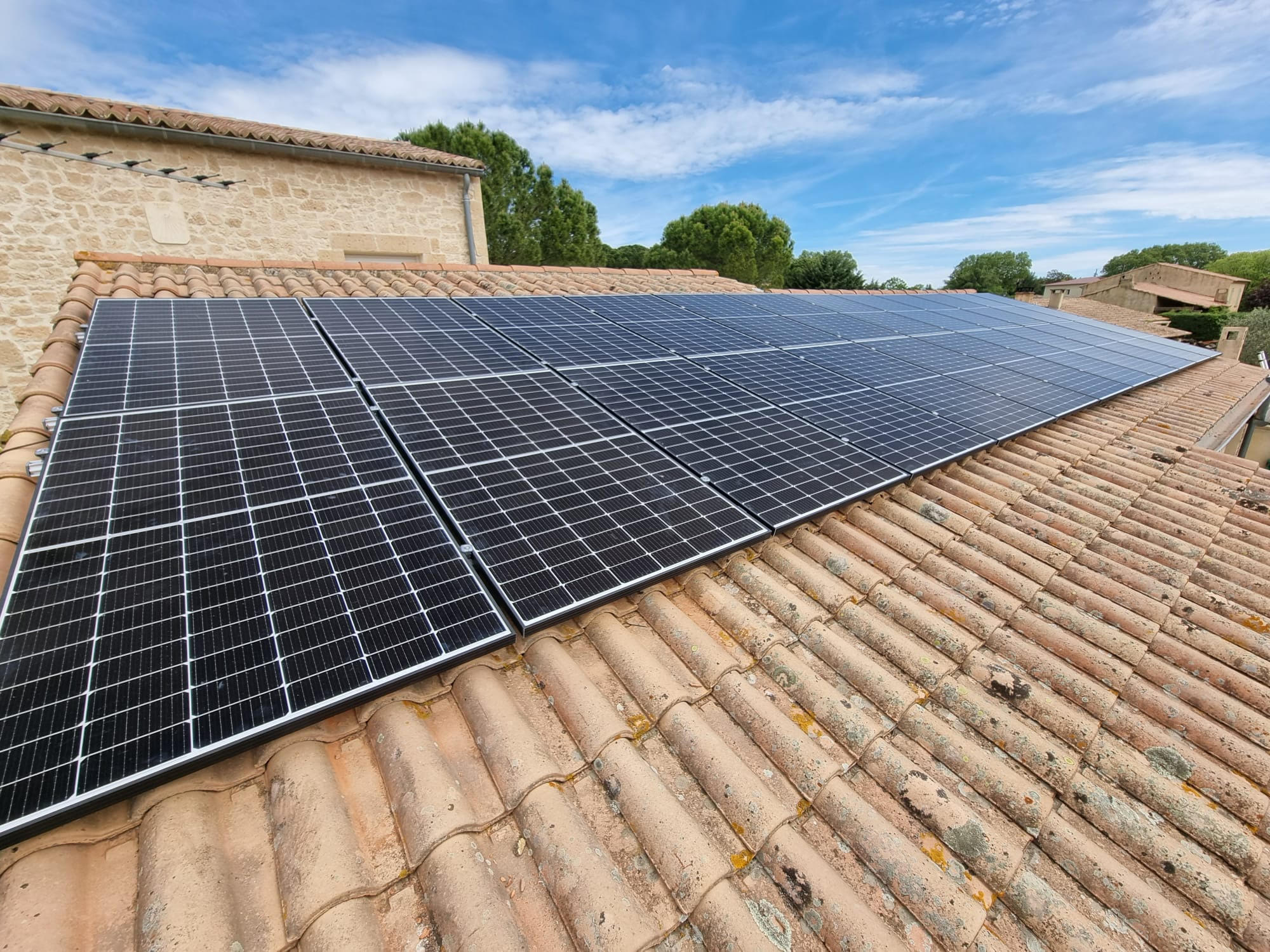 découvrez comment maximiser la plus-value de votre investissement dans des panneaux photovoltaïques. apprenez les avantages économiques, écologiques et les incitations fiscales qui rendent cette énergie renouvelable indispensable pour l'avenir.