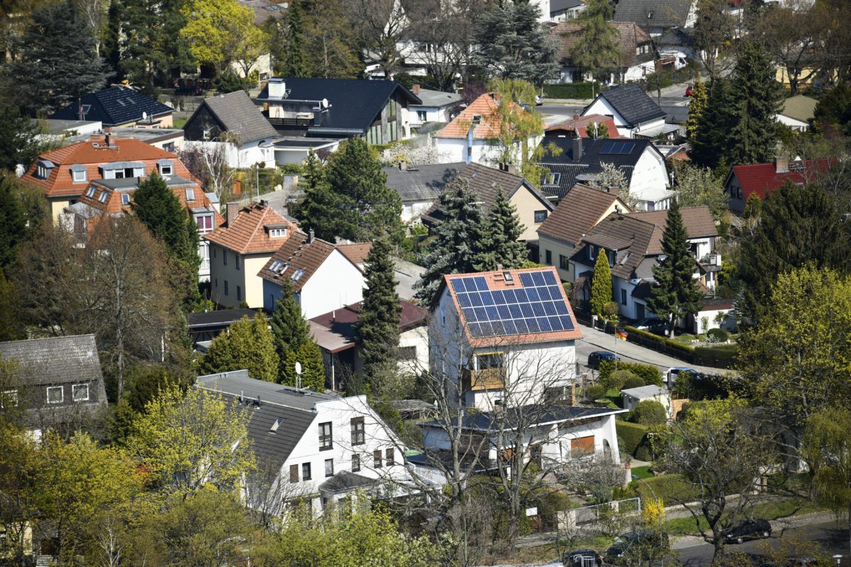 découvrez comment bénéficier de la prime rénov pour l'installation de panneaux solaires. optimisez vos économies d'énergie tout en contribuant à la transition écologique grâce à des aides financières adaptées.