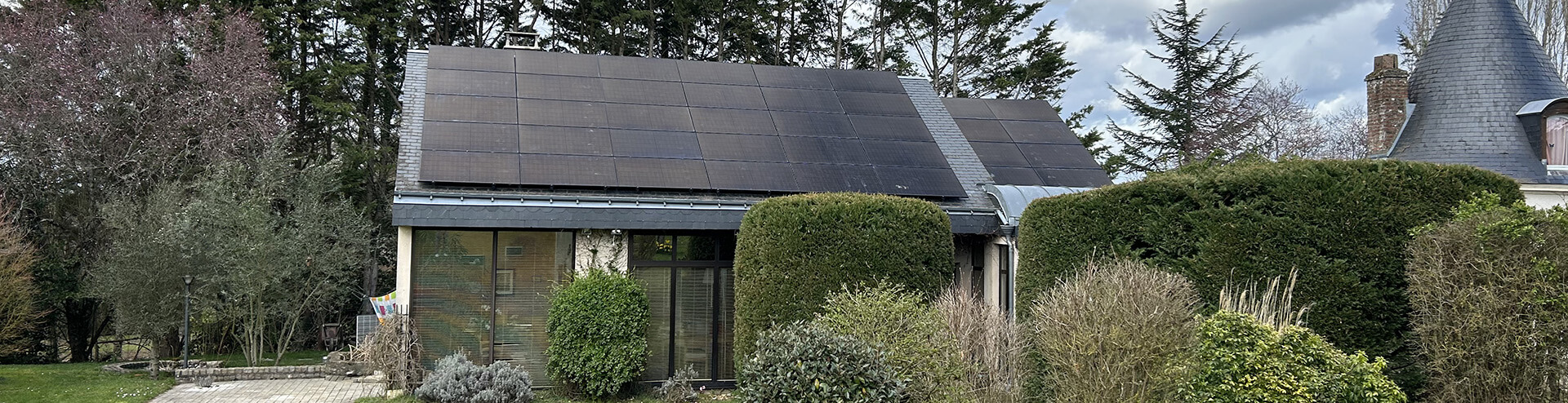 r green energy, votre expert en solutions photovoltaïques en rhône-alpes, vous accompagne dans la transition vers une énergie durable et économiquement avantageuse. découvrez comment maximiser votre production d'électricité grâce aux panneaux solaires, tout en contribuant à la protection de l'environnement.