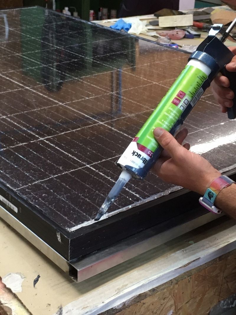 découvrez nos services de réparation photovoltaïques pour garantir l'efficacité de vos panneaux solaires. notre équipe d'experts s'assure que votre installation fonctionne parfaitement, prolongeant sa durée de vie et optimisant votre production d'énergie verte.