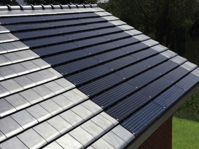 découvrez notre gamme de tuiles photovoltaïques, une solution esthétique et efficace pour produire de l'électricité tout en préservant l'apparence de votre toiture. idéales pour les projets de construction ou de rénovation, nos tuiles intègrent parfaitement la technologie solaire pour réduire vos factures d'énergie et contribuer à un avenir durable.