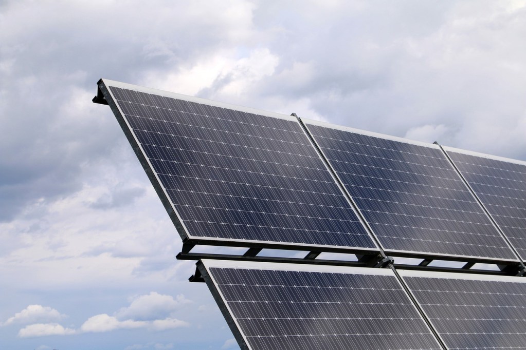 découvrez le concept de zéro photovoltaïque, une approche innovante pour maximiser l'efficacité énergétique de votre habitat tout en minimisant l'impact environnemental. apprenez comment intégrer des solutions durables et optimiser votre consommation d'énergie grâce à des technologies de pointe.