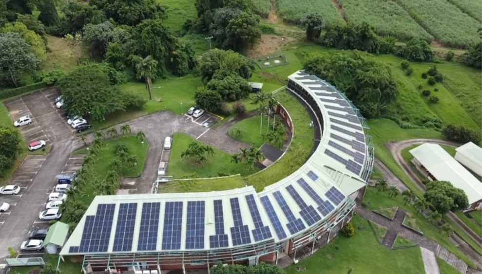 découvrez l'agro-photovoltaïque, une solution innovante qui allie agriculture et production d'énergie solaire. apprenez comment cette méthode durable optimise l'utilisation des terres tout en contribuant à la transition énergétique.