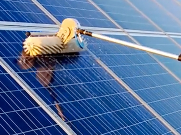 découvrez notre balai photovoltaïque, une solution innovante pour le nettoyage efficace de vos panneaux solaires. optimisez leur performance et prolongez leur durée de vie grâce à cet outil pratique et écologique. parfait pour les particuliers et les professionnels !