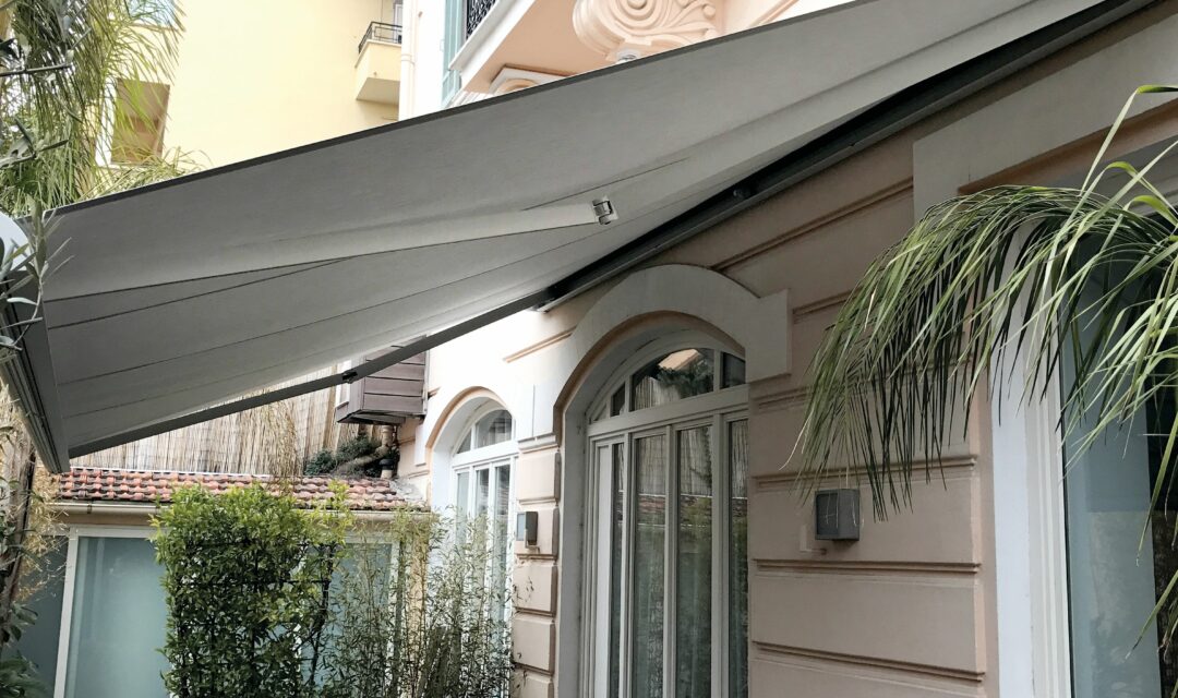 découvrez notre gamme de bannières photovoltaïques, une solution innovante pour allier confort et économie d'énergie. protégez-vous du soleil tout en générant de l'électricité verte. idéale pour les particuliers et professionnels soucieux de l'environnement.