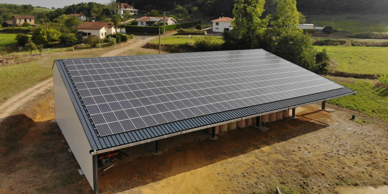 découvrez les avantages des bâtiments photovoltaïques, une solution durable pour produire de l'énergie renouvelable tout en réduisant votre empreinte carbone. apprenez comment ces structures innovantes intègrent des panneaux solaires pour optimiser l'efficacité énergétique et contribuer à la transition écologique.