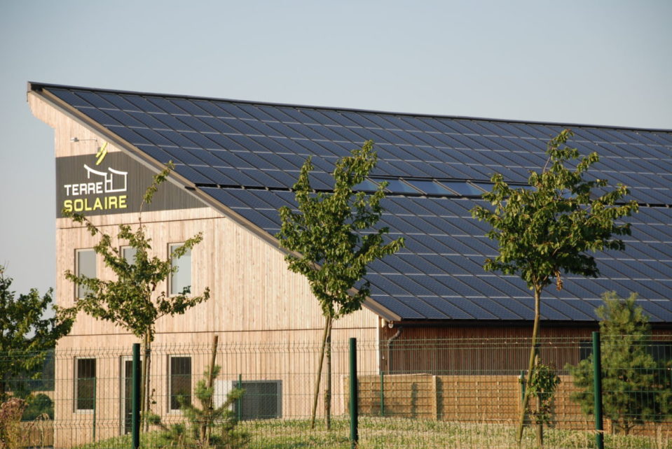 découvrez les avantages des bâtiments photovoltaïques, une solution innovante et écologique pour produire de l'énergie renouvelable. optimisez votre consommation d'électricité tout en contribuant à la protection de l'environnement grâce à une architecture durable et efficace.