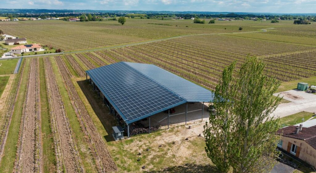 découvrez les avantages des bâtiments photovoltaïques, conçus pour optimiser la production d'énergie solaire tout en respectant l'environnement. apprenez comment ces structures innovantes contribuent à la durabilité et à l'économie d'énergie.