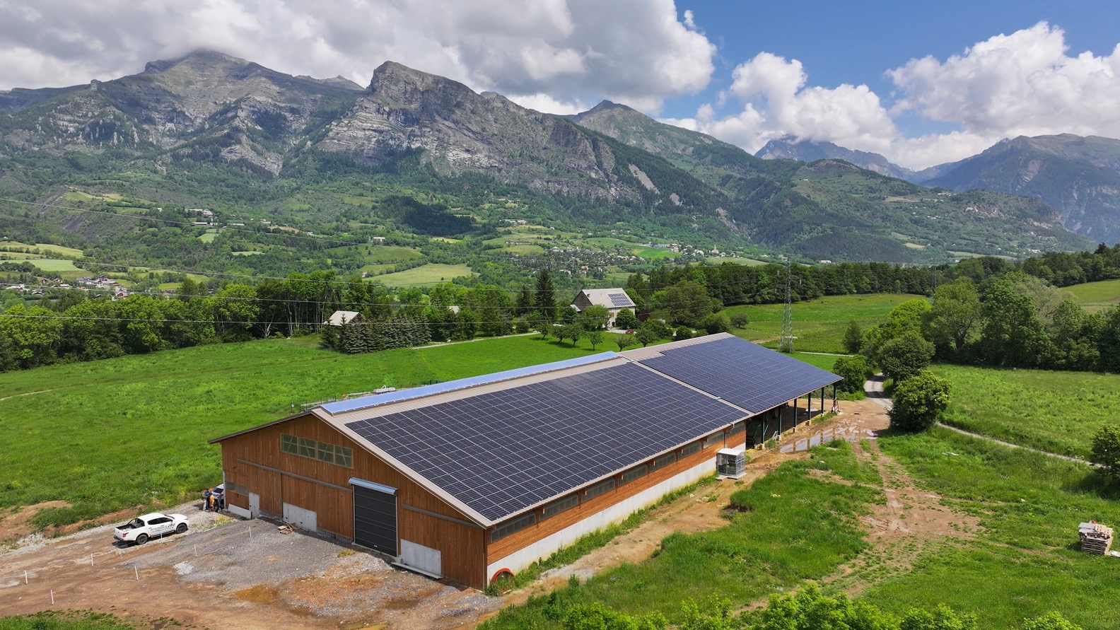 découvrez les avantages des bâtiments solaires, une solution innovante et durable pour réduire votre empreinte carbone. explorez les technologies écologiques qui transforment l'architecture moderne en favorisant l'utilisation d'énergies renouvelables.