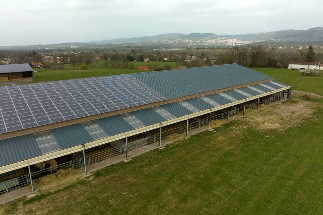 découvrez comment bénéficier de bâtiments agricoles photovoltaïques gratuits pour optimiser votre production tout en réduisant vos coûts énergétiques. profitez d'une solution durable et écoresponsable pour votre exploitation agricole.