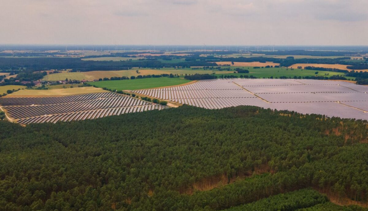 découvrez cee pv, votre partenaire idéal pour l'installation de panneaux photovoltaïques. profitez d'une énergie renouvelable, réduisez vos factures d'électricité et contribuez à la protection de l'environnement grâce à nos solutions sur mesure.