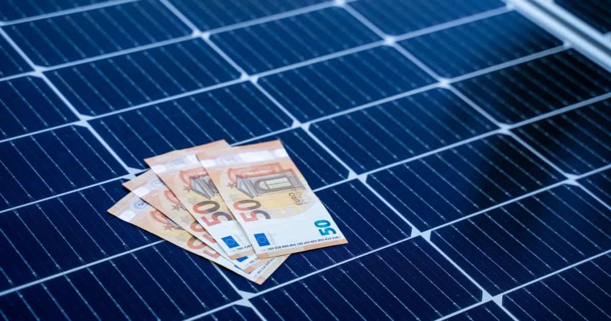 découvrez le coût du recyclage des panneaux solaires, une étape essentielle pour une transition énergétique durable. informez-vous sur les méthodes de recyclage, les avantages écologiques et les implications financières liées à la fin de vie des panneaux solaires.