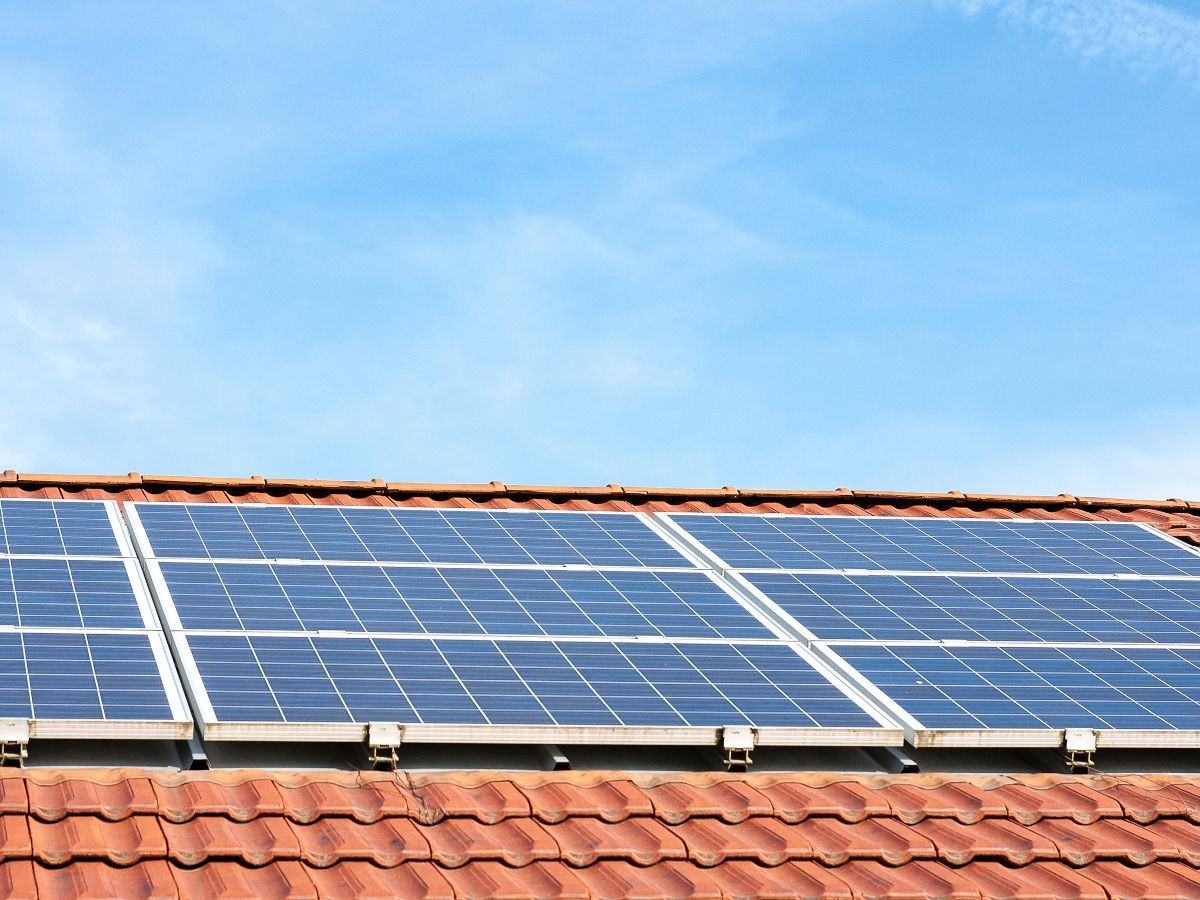 découvrez le crédit photovoltaïque, une solution financière avantageuse pour financer l'installation de panneaux solaires. profitez de réductions fiscales et d'aides financières pour investir dans une énergie durable et réduire vos factures d'électricité.