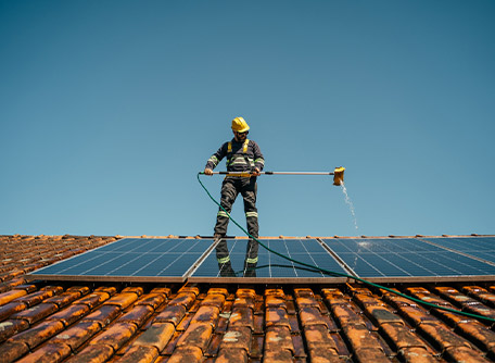 découvrez l'importance de l'entretien des panneaux photovoltaïques pour maximiser leur performance et prolonger leur durée de vie. nos conseils vous aideront à maintenir votre système solaire en excellent état tout en optimisant votre production d'énergie.
